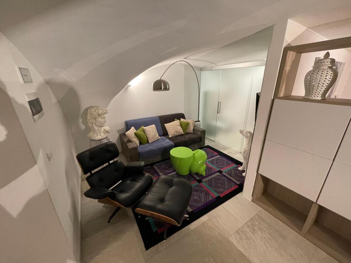 Ferienwohnung Loft “Cinema Galleria” Bari Exterior foto