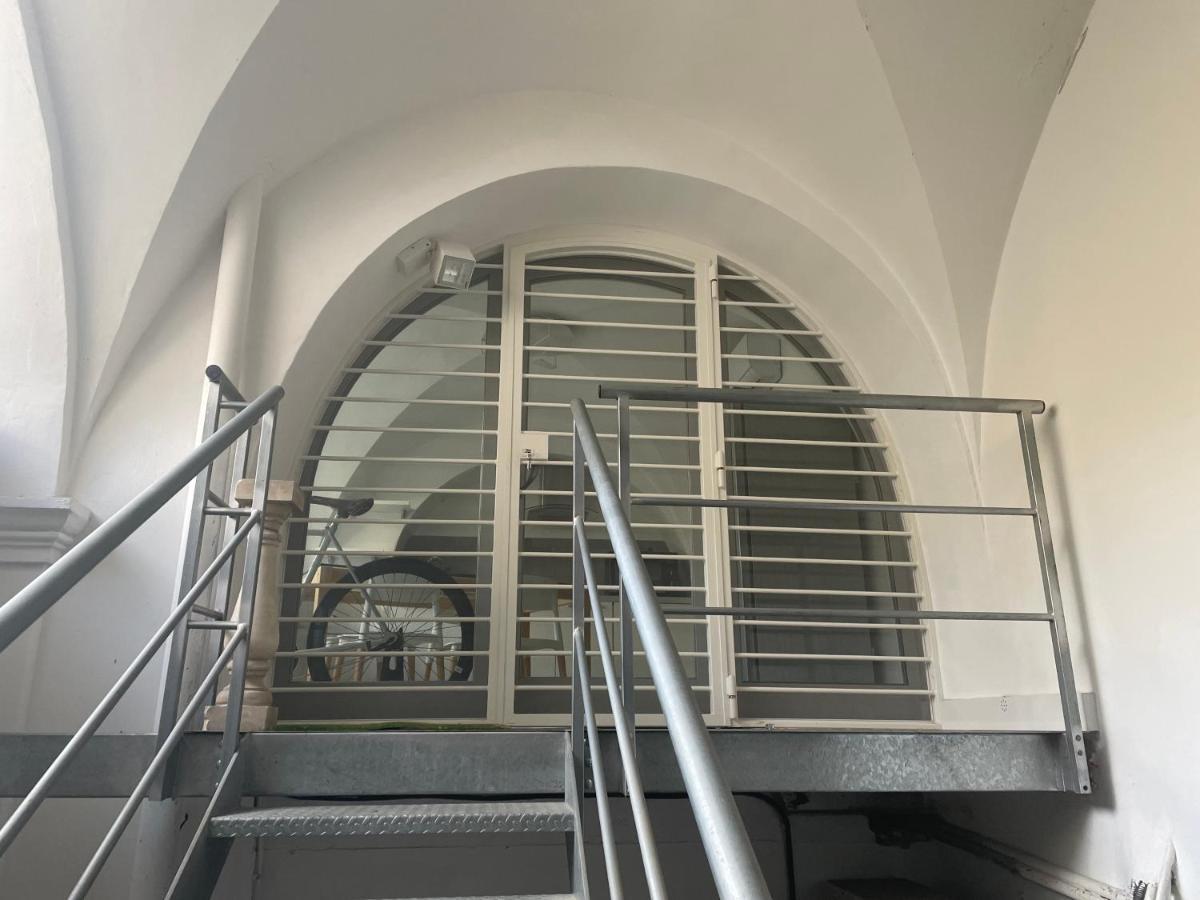 Ferienwohnung Loft “Cinema Galleria” Bari Exterior foto