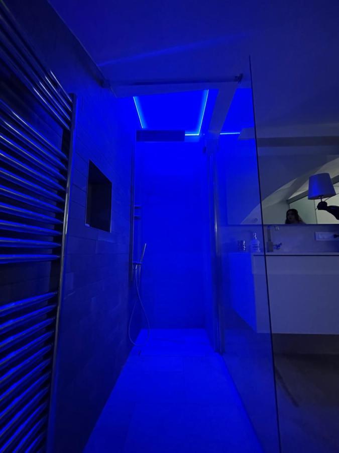 Ferienwohnung Loft “Cinema Galleria” Bari Exterior foto